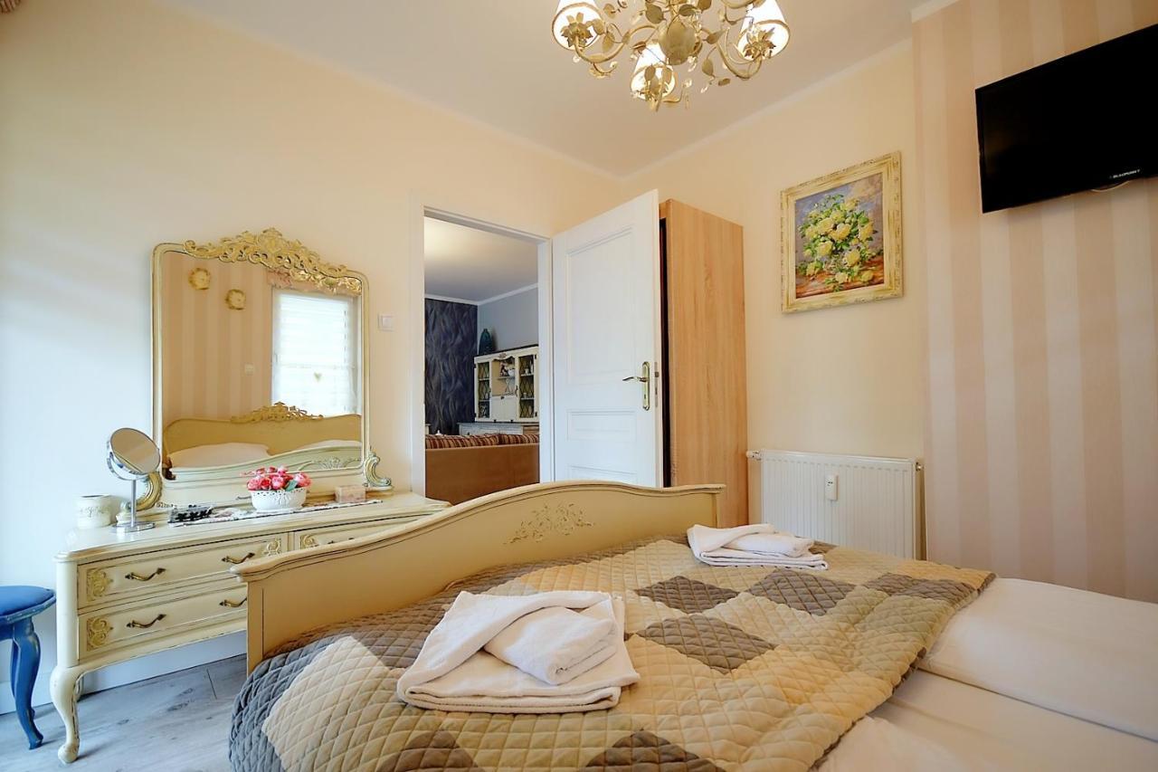 Miodowy Dom Exspanse Apartament 2 Lub 3 Pokoje Z Tarasem I Parkingiem Kołobrzeg Kültér fotó