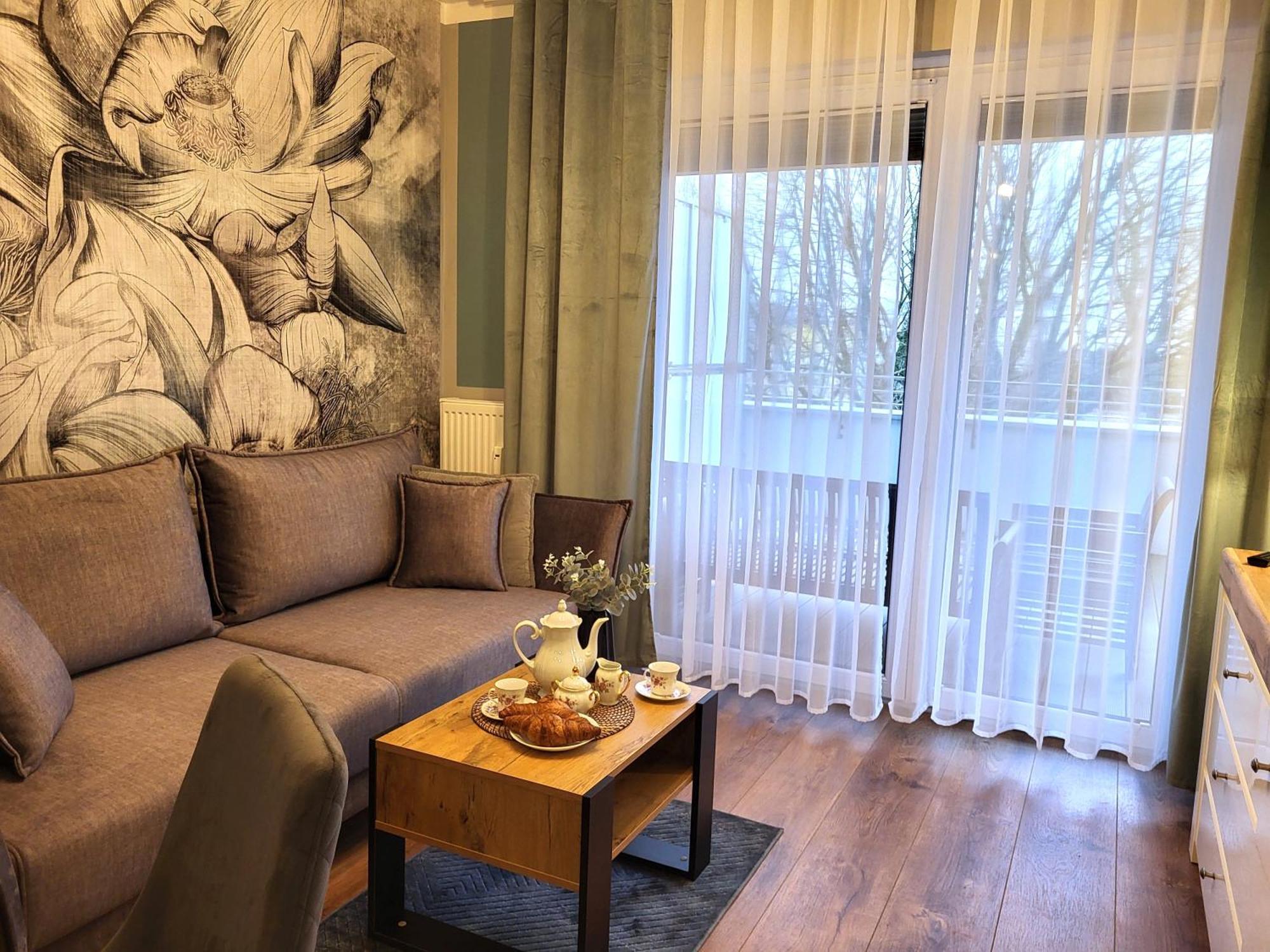 Miodowy Dom Exspanse Apartament 2 Lub 3 Pokoje Z Tarasem I Parkingiem Kołobrzeg Kültér fotó